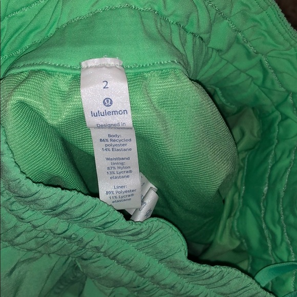 size 2 lululemon hotty hots - Picture 2 of 3